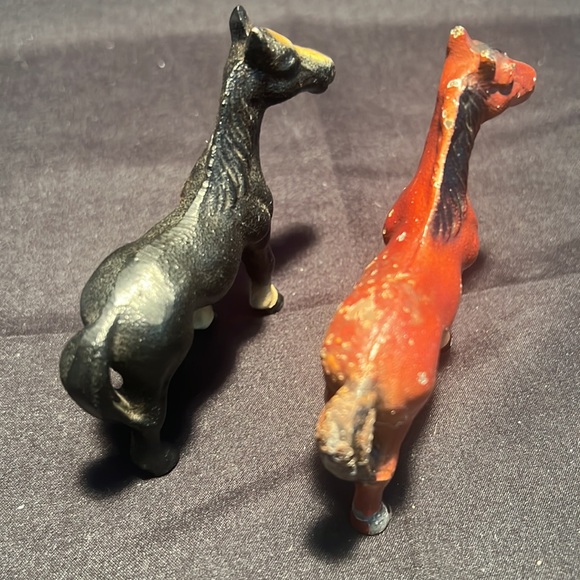 Vintage Cast Iron set of 2 horses. - Picture 4 of 5